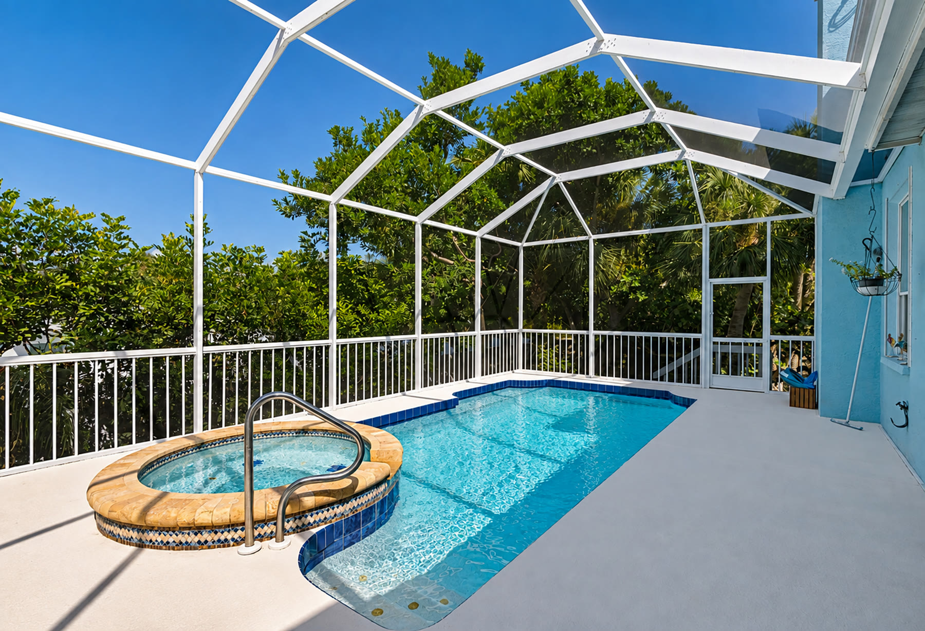 Empty screened pool and spa in daylight